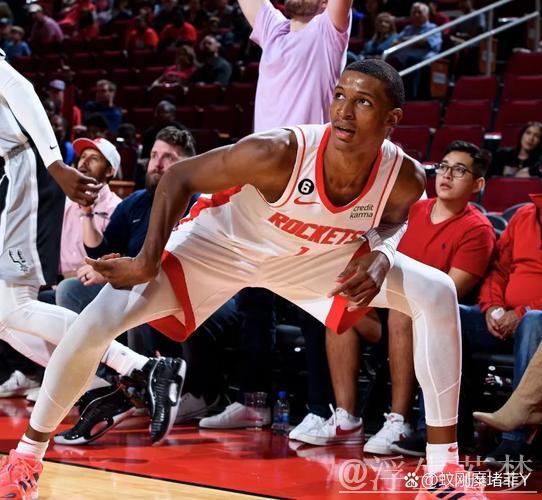 霍姆格伦以虎纹KD18亮相拉斯维加斯训练，开启新篇章！